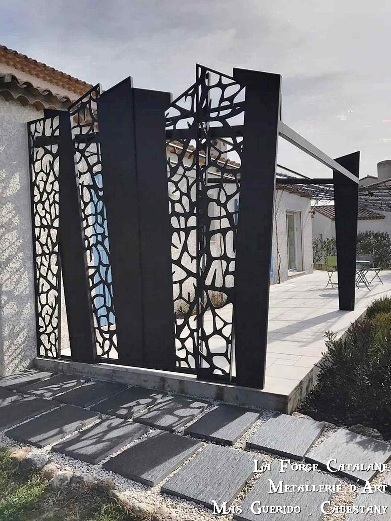 paroi laterale de pergola decoupe laser forge catalane 1.jpg